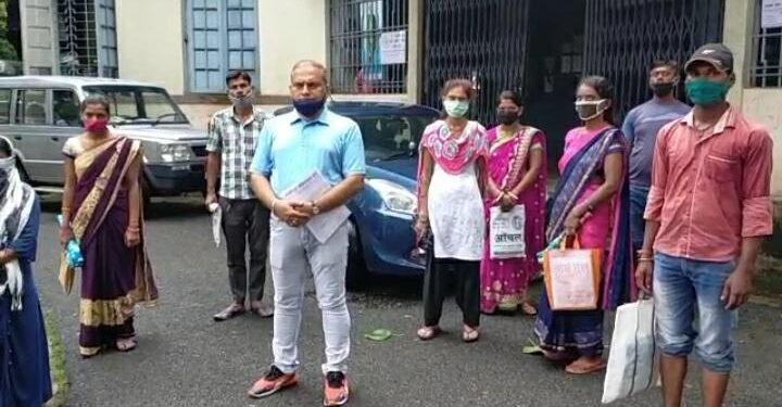 Private schools arbitrary in Jamshedpur : आरएमएस बालीचेला और साउथ प्वाइंट स्कूल मानगो में उड़ रही आरटीई के नियमों की धज्जियां, एडमिशन में मनमानी के साथ ही अभिभावकों को दी जा रही धमकी, संघ ने की डीएसई से शिकायत Private schools arbitrary in Jamshedpur : आरएमएस बालीचेला और साउथ प्वाइंट स्कूल मानगो में उड़ रही आरटीई के नियमों की धज्जियां, एडमिशन में मनमानी के साथ ही अभिभावकों को दी जा रही धमकी, संघ ने की डीएसई से शिकायत