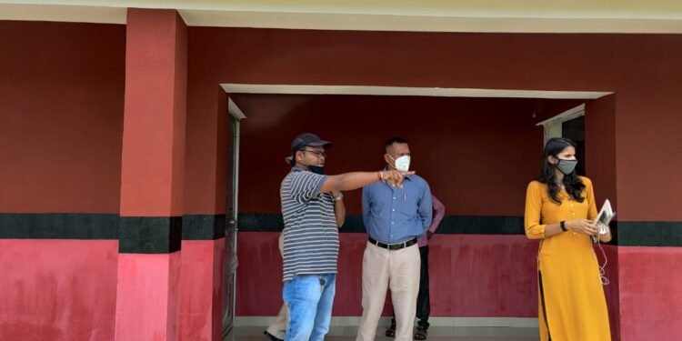 Ghatshila: उप विकास आयुक्त ने घाटशिला प्रखंड का दौरा कर विकास योजनाओं का किया निरीक्षण