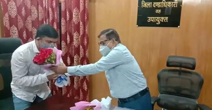 saraikela-new-dc-joining-सरायकेला-खरसावां के नए डीसी इक़बाल आलम अंसारी ने लिया प्रभार, कोरोना के जंग में कूदे saraikela-new-dc-joining-सरायकेला-खरसावां के नए डीसी इक़बाल आलम अंसारी ने लिया प्रभार, कोरोना के जंग में कूदे