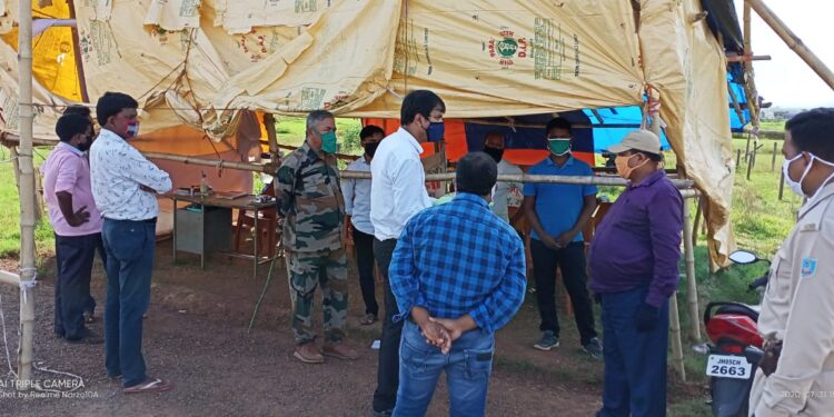 Chakulia Checkpost : एडीएम ने किया चेकपोस्ट का निरीक्षण