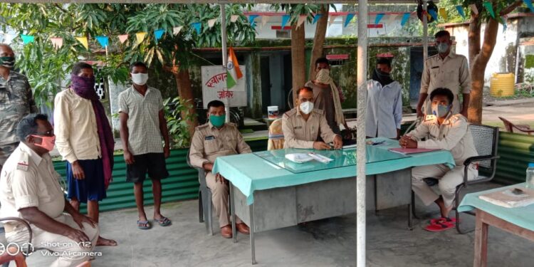 west singhbhum crime : चाईबासा पुलिस ने हत्या के आरोप में तीन को भेजा जेल, एक को किया निरुद्ध