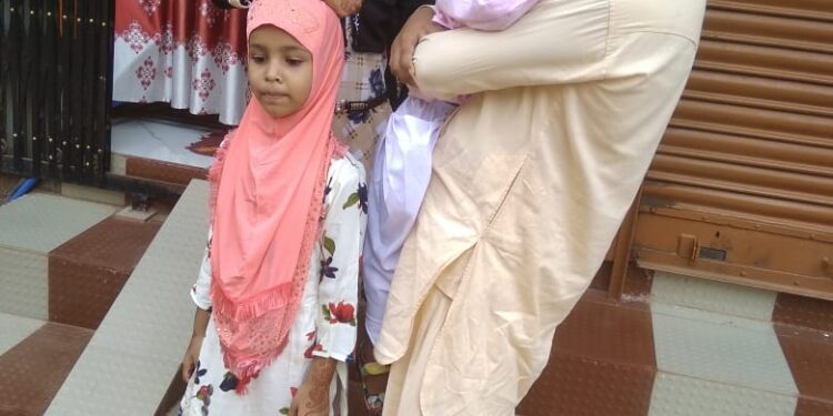 west-singhbhum-bakrid : सोशल डिस्टेंशिग के साथ मनी बकरीद, घरों में पढ़ी गयी नमाज