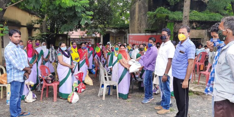 Chakuliya : केरूकोचा में तीन पंचायत की सहियाओं ने किया विधायक का स्वागत, समस्या से अवगत कराकर समाधान की मांग