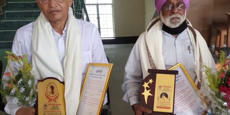 ABM College Golmuri : डॉ एसबी तिवारी हुए सेवानिवृत्त, शिक्षक संघ ने दी विदाई