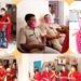 Chakradharpur : लायंस क्लब की अध्यक्ष नीतू साहू व सदस्यों ने थाना में पुलिस भाइयों की कलाई में बांधी राखी