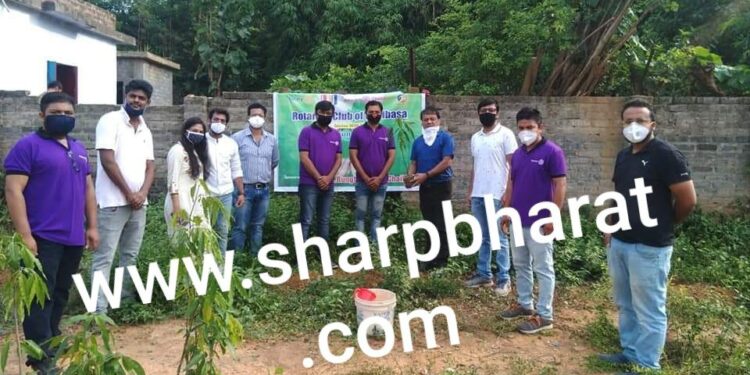Chaibasa : रोटरेक्ट क्लब ने किया स्कूल में पौधरोपरण Chaibasa : रोटरेक्ट क्लब ने किया स्कूल में पौधरोपरण