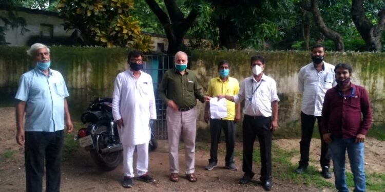 kolhan-university-ṇon-teaching staff : विभिन्न मांगों को लेकर कुलपति से मिला झारखंड विश्वविद्यालय एवं महाविद्यालय कर्मचारी महासंघ का शिष्टमंडल, वार्ता के बाद मिला आश्वासन kolhan-university-ṇon-teaching staff : विभिन्न मांगों को लेकर कुलपति से मिला झारखंड विश्वविद्यालय एवं महाविद्यालय कर्मचारी महासंघ का शिष्टमंडल, वार्ता के बाद मिला आश्वासन