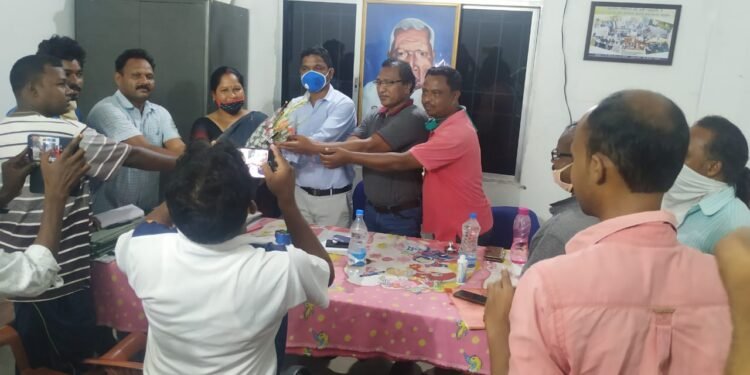 Chaibasa-adivasi-ho-samaj-mahasabha : हरिगुट्टू में हुई आदिवासी “हो” समाज महासभा बैठक, डॉ बबलू सुंडी बने युवा महासभा के कार्यकारी अध्यक्ष Chaibasa-adivasi-ho-samaj-mahasabha : हरिगुट्टू में हुई आदिवासी “हो” समाज महासभा बैठक, डॉ बबलू सुंडी बने युवा महासभा के कार्यकारी अध्यक्ष