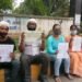 strike at district police headquarters: कदमा भाटिया बस्ती के त्रिलोचन प्रजापति परिवार के साथ न्याय के लिए जिला पुलिस मुख्यालय पर धरने पर बैठा, न्याय नही मिलने पर इच्छामुत्यु मांगी strike at district police headquarters: कदमा भाटिया बस्ती के त्रिलोचन प्रजापति परिवार के साथ न्याय के लिए जिला पुलिस मुख्यालय पर धरने पर बैठा, न्याय नही मिलने पर इच्छामुत्यु मांगी