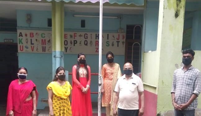 Independence day : डेजी गार्डेन स्कूल में लहराया तिरंगा, कोविड-19 से बचाव के लिए जागरूकता पर भी हुई चर्चा, जेवियर पब्लिक स्कूल में भी हुआ झंडोत्तोलन