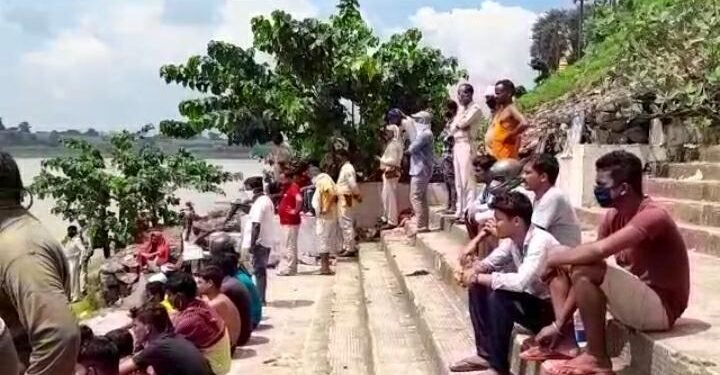 Jamshedpur Breaking : मूर्ति विसर्जन करने के दौरान 13 वर्षीय किशोर की डूबने से मौत, मामला बागबेड़ा थाना क्षेत्र के बड़ौदा घाट का Jamshedpur Breaking : मूर्ति विसर्जन करने के दौरान 13 वर्षीय किशोर की डूबने से मौत, मामला बागबेड़ा थाना क्षेत्र के बड़ौदा घाट का