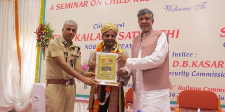 president awarded: दक्षिण पूर्व रेलवे कोलकाता के प्रिंसिपल चीफ सिक्योरिटी कमिश्नर आरपीएफ, देवेंद्रनाथ बी कासर विशिष्ट सेवा के लिए राष्ट्रपति पुलिस पदक से सम्मानित