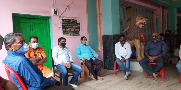 chakuliya: चाकुलिया में कोरोना के बढ़ते मामले को लेकर बुधवार को एक सर्वदलीय बैठक हुई, जिसमें 21,22,23 अगस्त को पूर्ण लॉकडाउन करने का लिया गया निर्णय chakuliya: चाकुलिया में कोरोना के बढ़ते मामले को लेकर बुधवार को एक सर्वदलीय बैठक हुई, जिसमें 21,22,23 अगस्त को पूर्ण लॉकडाउन करने का लिया गया निर्णय
