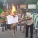 Jamshedpur : टेल्को लेबर ब्यूरो में झायुमो ने सांसद पीएन सिंह व विधायक राज सिन्हा का पुतला दहन किया Jamshedpur : टेल्को लेबर ब्यूरो में झायुमो ने सांसद पीएन सिंह व विधायक राज सिन्हा का पुतला दहन किया