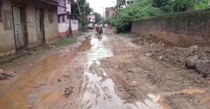 adityapur: स्वच्छता सर्वेक्षण 2020 में आदित्यपुर नगर निगम साबित हुआ फिसड्डी, जानिए क्या है इसका कारण, बदहाल सड़कें, कचरों का अंबार adityapur: स्वच्छता सर्वेक्षण 2020 में आदित्यपुर नगर निगम साबित हुआ फिसड्डी, जानिए क्या है इसका कारण, बदहाल सड़कें, कचरों का अंबार
