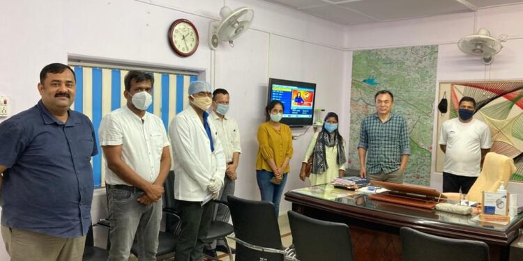 Jamshedpur-Plasma-Donation : जिला प्रशासन की टीम पहुंची मुसाबनी सीआरपीएफ कैंप, कोरोना से जंग जीत चुके जवानों को प्लाज्मा डोनेशन के लिए किया जागरूक Jamshedpur-Plasma-Donation : जिला प्रशासन की टीम पहुंची मुसाबनी सीआरपीएफ कैंप, कोरोना से जंग जीत चुके जवानों को प्लाज्मा डोनेशन के लिए किया जागरूक