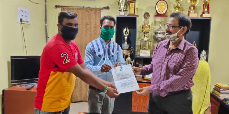 jamshedpur: झारखंड छात्र मोर्चा का प्रतिनिधिमंडल कुलपति से मिला, तीसरे व चौथे सेमेस्टर के बीएड के छात्रों को टीचर ट्रेनिंग होने के बाद ही परीक्षा फार्म भरने की अनुमति दी जाए jamshedpur: झारखंड छात्र मोर्चा का प्रतिनिधिमंडल कुलपति से मिला, तीसरे व चौथे सेमेस्टर के बीएड के छात्रों को टीचर ट्रेनिंग होने के बाद ही परीक्षा फार्म भरने की अनुमति दी जाए