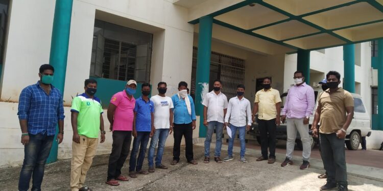 jamshedpur-rural- ghatshila: सड़क हादसे से परेशान झारखंड युवा मोर्चा ने घाटशिला अनुमंडल अस्पताल के पास एनएच पर अंडरवे रास्ता बनाने की मांग की jamshedpur-rural- ghatshila: सड़क हादसे से परेशान झारखंड युवा मोर्चा ने घाटशिला अनुमंडल अस्पताल के पास एनएच पर अंडरवे रास्ता बनाने की मांग की