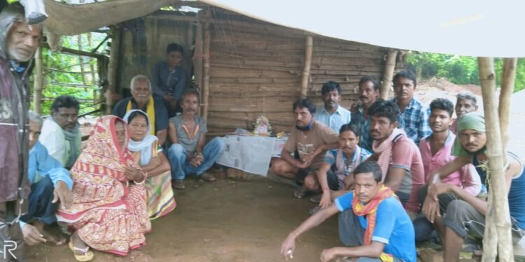 jamshedpur-rural- chakulia: चाकुलिया के सब्जी बिक्रेता जोगा दास के निधन पर दुकानें बंद रखी और उनकी आत्मा की शांति के लिए प्रार्थना की