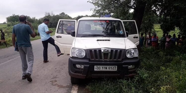 west singhbhum: चाईबासा मुफ्फसिल थाना के पास हड़िया पीने के बाद गाड़ी का शीशा बंद कर सोया तो सोया ही रह गया स्कॉपियो गाड़ी का चालक, पुलिस मामले की जांच में जुटी