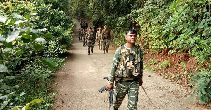 west-singhbhum- पोड़ाहाट जंगल के जोमतोई -तुजूर की पहाड़ियों पर पुलिस व पीएलएफआई नक्सलियों के बीच मुठभेड़, दोनों ओर से चली सैकड़ो राउंड गोलियां, पुलिस को मिली सफलता, एके 47 समेत भारी मात्रा में हथियार व सामान बरामद, सर्च ऑपरेशन जारी