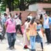 jamshedpur-college-violating-rules-जमशेदपुर के कॉलेजों में नामांकन के नाम पर उड़ रही सोशल डिस्टेंसिंग की धज्जियां, प्रशासन मूकदर्शक, लड़की और लड़के में बढ़ सकता है संक्रमण