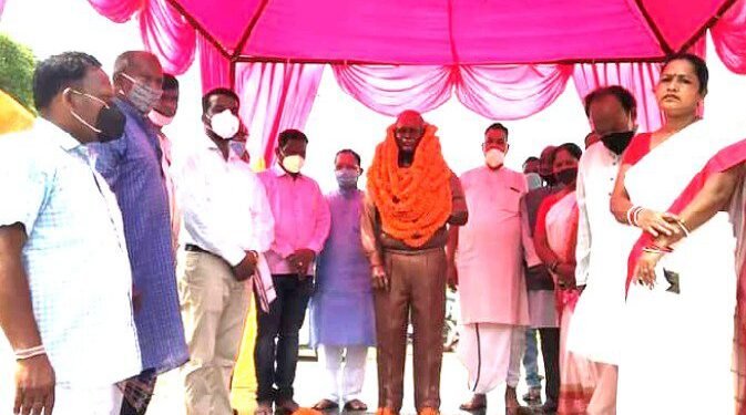 adivasi-ho-samaj-mahasabha-आदिवासी हो समाज महासभा के संस्थापक अध्यक्ष सामु सामड को किया गया याद, आदमकद प्रतिमा का अनावरण, कोल्हान के सारे बड़े नेताओं ने लिया हिस्सा