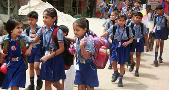 school reopen: सितंबर से चरणबद्ध तरीके से खुल सकते हैं स्कूल व शैक्षणिक संस्थान, सरकार कर रही तैयारी school reopen: सितंबर से चरणबद्ध तरीके से खुल सकते हैं स्कूल व शैक्षणिक संस्थान, सरकार कर रही तैयारी