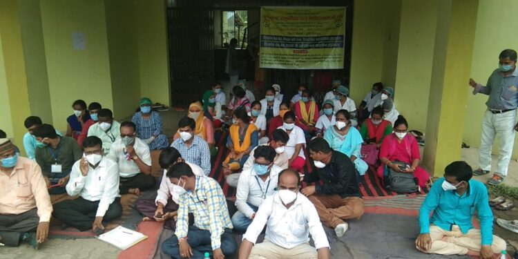 jamshedpur-teachers-transfer-posting-जमशेदपुर में 89 शिक्षकों के तबादला का मामला तूल पकड़ा, छात्र संघ शिक्षकों के पक्ष में उतरे jamshedpur-teachers-transfer-posting-जमशेदपुर में 89 शिक्षकों के तबादला का मामला तूल पकड़ा, छात्र संघ शिक्षकों के पक्ष में उतरे