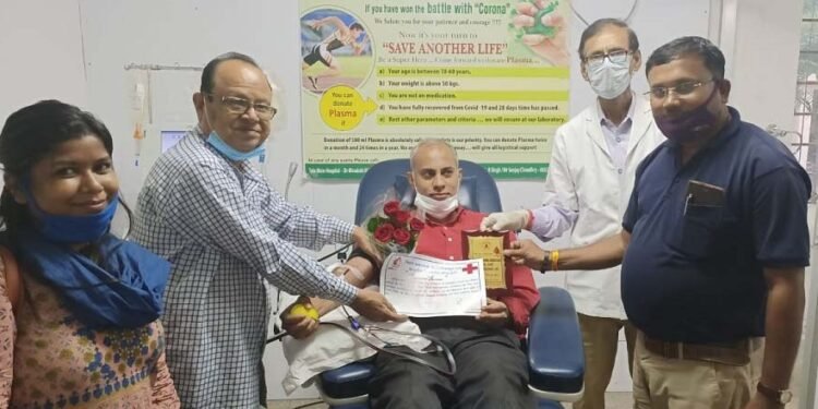 Jamshedpur-plasma-donation: टीएमएच के डॉक्टर एसके पांडा समेत चार लोगों ने किया प्लाज्मा डोनेट, उपायुक्त सह रेड क्रॉस सोसाइटी अध्यक्ष ने की जमशेदपुर ब्लड बैंक के कार्य की सराहना Jamshedpur-plasma-donation: टीएमएच के डॉक्टर एसके पांडा समेत चार लोगों ने किया प्लाज्मा डोनेट, उपायुक्त सह रेड क्रॉस सोसाइटी अध्यक्ष ने की जमशेदपुर ब्लड बैंक के कार्य की सराहना