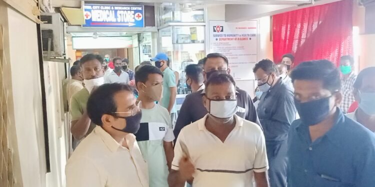 jamshedpur-medical-neglegency-जमशेदपुर में बड़ा स्वास्थ्य लापरवाही, बिष्टुपुर स्टील नर्सिंग होम में 3 घण्टे पहले मरी महिला को भेज दिया टीएमएच, मौत पर हंगामा jamshedpur-medical-neglegency-जमशेदपुर में बड़ा स्वास्थ्य लापरवाही, बिष्टुपुर स्टील नर्सिंग होम में 3 घण्टे पहले मरी महिला को भेज दिया टीएमएच, मौत पर हंगामा