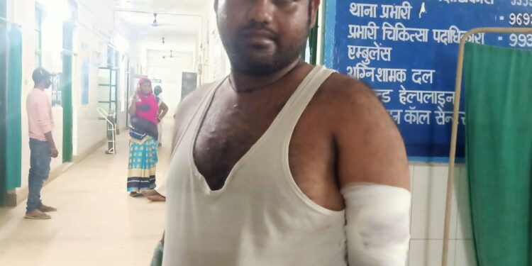 west-singhbhum-ckp- पुलिस मुखबिरी के आरोप में युवक पर जानलेवा हमला, थाना में मामला दर्ज, पुलिस जांच में जुटी