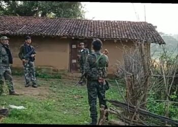 west-singhbhum-टोंटो के बाईहातु से लापता हुए केरा लागुरी के मामले की जांच करने पहुंची पुलिस, पड़ोसियों ने कहा केरा लागुरी परिवार के साथ काम करने के लिए ओड़िशा गया west-singhbhum-टोंटो के बाईहातु से लापता हुए केरा लागुरी के मामले की जांच करने पहुंची पुलिस, पड़ोसियों ने कहा केरा लागुरी परिवार के साथ काम करने के लिए ओड़िशा गया