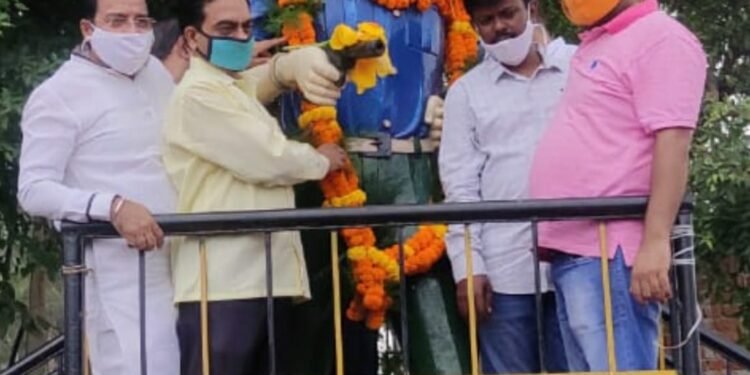 jamshedpur-pays-tribute-to-shahid-bhagat-singh-शहीद भगत सिंह को जमशेदपुरवासियों ने दी श्रद्धांजलि, जानें किस संस्था और संगठन ने किया शहीद को नमन jamshedpur-pays-tribute-to-shahid-bhagat-singh-शहीद भगत सिंह को जमशेदपुरवासियों ने दी श्रद्धांजलि, जानें किस संस्था और संगठन ने किया शहीद को नमन