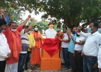 jamshedpur-rural-चाकुलिया में स्वामी हंसानंद महराज ने शहीद भगत सिंह की प्रतिमा का किया अनावरण, कहा-युवा उनकी जीवनी से प्रेरणा ले jamshedpur-rural-चाकुलिया में स्वामी हंसानंद महराज ने शहीद भगत सिंह की प्रतिमा का किया अनावरण, कहा-युवा उनकी जीवनी से प्रेरणा ले
