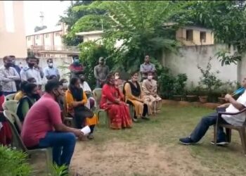 Jamshedpur : विधायक सरयू राय से मिले बेरोजगार हुए शिक्षक, मिला न्याय का भरोसा