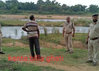 West-Singhbhum : जगन्नाथपुर एसडीपीओ ने की मझगांव के पांच बालू घाटों पर छापामारी, जैंतगढ़ में पकड़ा गया बगैर कागजात गिट्टी लदा डंपर