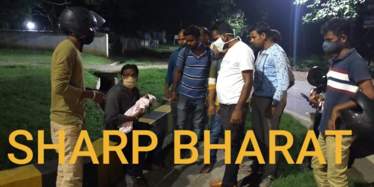 Jamshedpur accident victims petition : जुगसलाई दुर्घटना के पीड़ित की पत्नी पहुंची उपायुक्त कार्यालय, डीसी से दुर्घटना सहायता राशि शीघ्र दिलाने की लगाई गुहार