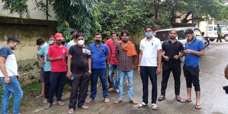 jamshedpur-mango-firing-case-followup-मानगो में सैंकी यादव हत्याकांड व राजेश सिंह गोलीकांड का पुलिस जल्द करेगी खुलासा, रात भर की पूछताछ में भाजपा नेता राजेश टूटा, सैंकी का मर्डर कराकर खुद पर चलवाई गोलियां
