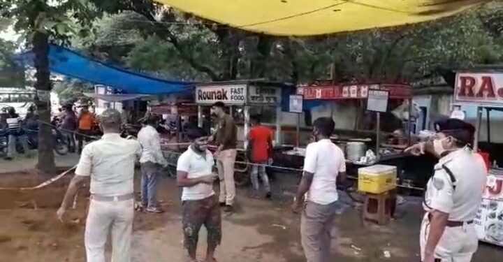 Jamshedpur : शहर के बाजारों में जिला प्रशासन का चला विशेष अभियान, कई दुकानदारों व ग्राहक गिरफ्तार कर भेजे गये कैंप जेल, कइयों को नोटिस, मॉल भी सील किये गये Jamshedpur : शहर के बाजारों में जिला प्रशासन का चला विशेष अभियान, कई दुकानदारों व ग्राहक गिरफ्तार कर भेजे गये कैंप जेल, कइयों को नोटिस, मॉल भी सील किये गये