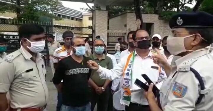 Jamshedpur-Traffic-checking-and-voter-awareness-campaign : जमशेदपुर में 5 जगह ट्रैफिक जांच के साथ चला मतदाता जागरूकता अभियान, युवाओं से नाम निबंधन के लिए फॉर्म 6 में लिये गये आवेदन Jamshedpur-Traffic-checking-and-voter-awareness-campaign : जमशेदपुर में 5 जगह ट्रैफिक जांच के साथ चला मतदाता जागरूकता अभियान, युवाओं से नाम निबंधन के लिए फॉर्म 6 में लिये गये आवेदन