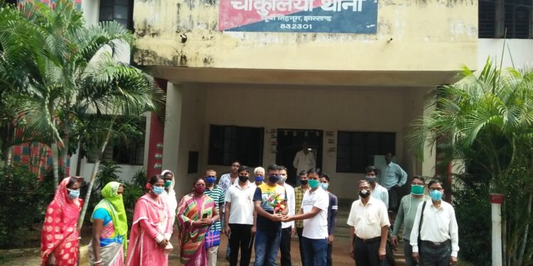 Jamshedpur-rural : गुड़ाबांदा के अर्जुनबेड़ा गांव में 11 महिला समूहों के बीच 220 मधु मक्खी पालन कीट का वितरण