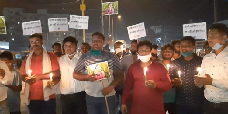 Sarai kela : हाथरस रेप कांड के खिलाफ गम्हरिया लाल बिल्डिंग में निकला कैंडल मार्च