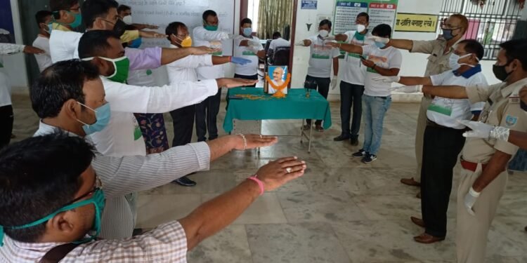 jamshedpur-rural-घाटशिला में गांधी जयंती पर एसडीओ समेत तमाम पदाधिकारियों ने कुष्ठ रोग मिटाने का लिया संकल्प jamshedpur-rural-घाटशिला में गांधी जयंती पर एसडीओ समेत तमाम पदाधिकारियों ने कुष्ठ रोग मिटाने का लिया संकल्प