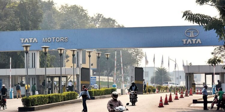 Tata-Motors : टाटा मोटर्स में सोमवार से ए शिफ्ट के कर्मचारियों के लिए भी बस सेवा शुरू, कहां से मिलेगी कितने नंबर की बस, पढ़ें