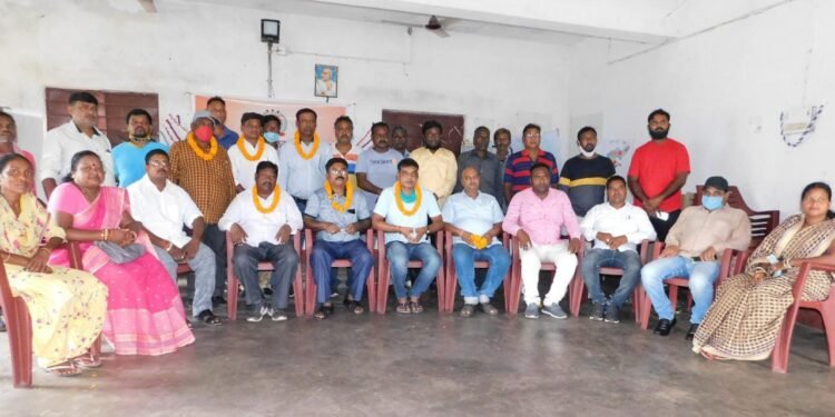 Jamshedpur : संयुक्त ग्राम सुरक्षा समिति का पुर्नगठन, प्रभुराम मुंडा चुने गए अध्यक्ष Jamshedpur : संयुक्त ग्राम सुरक्षा समिति का पुर्नगठन, प्रभुराम मुंडा चुने गए अध्यक्ष