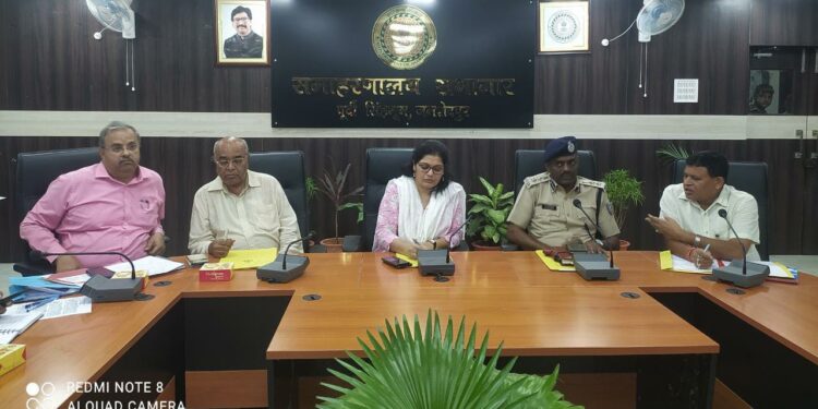 jamshedpur-visit-of-jharkhand-governor-झारखंड की राज्यपाल द्रौपदी मुर्मू चाकुलिया के दौरे पर रविवार को आयेगी, तैयारियों का जायजा लेने पहुंचे डीसी, एसपी समेत अन्य, जानें क्या है कार्यक्रम jamshedpur-visit-of-jharkhand-governor-झारखंड की राज्यपाल द्रौपदी मुर्मू चाकुलिया के दौरे पर रविवार को आयेगी, तैयारियों का जायजा लेने पहुंचे डीसी, एसपी समेत अन्य, जानें क्या है कार्यक्रम