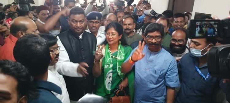 jharkhand-government-news : कोरोना को लेकर झारखंड सरकार ने बुलाई मीटिंग, सोमवार को पाबंदियों पर लिया जाएगा फैसला jharkhand-government-news : कोरोना को लेकर झारखंड सरकार ने बुलाई मीटिंग, सोमवार को पाबंदियों पर लिया जाएगा फैसला