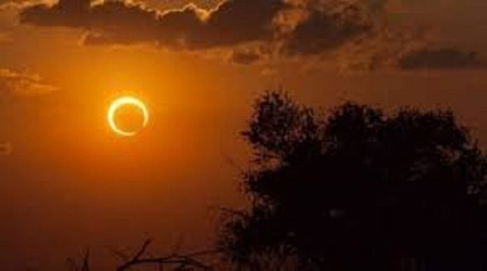 solar-eclipse-सूर्य ग्रहण 25 अक्टूबर को लगेगा, जमशेदपुर में जानते है कब से  कब तक दिखेगा सूर्य ग्रहण, जानिये, किसको रखना है सावधानी, इन चार राशि वाले  ...