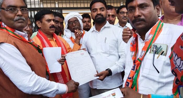 Gadhwa-News : गढ़वा के बंशीधर नगर में मछली माराने गए चार युवकों की डैम में डूबने से मौत, क्षेत्र में पसरा मातम Gadhwa-News : गढ़वा के बंशीधर नगर में मछली माराने गए चार युवकों की डैम में डूबने से मौत, क्षेत्र में पसरा मातम